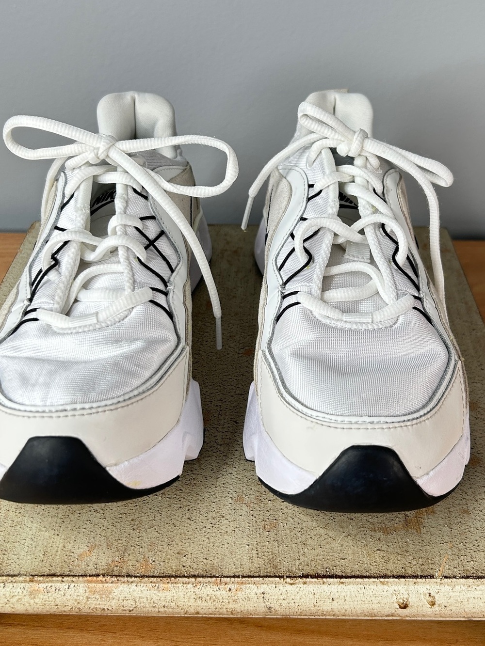 Nike White Sneakers Size 8 Tennis Shoes RYZ 365 Summit - Picture 12 of 16